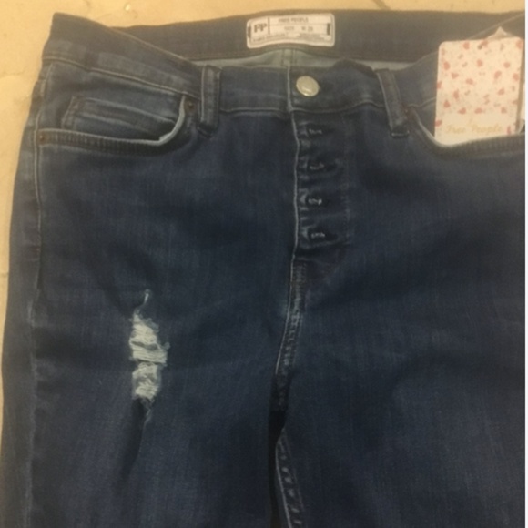 Size 29 Free people Destroyed Reagan Skinny jean 5 button - Picture 3 of 3